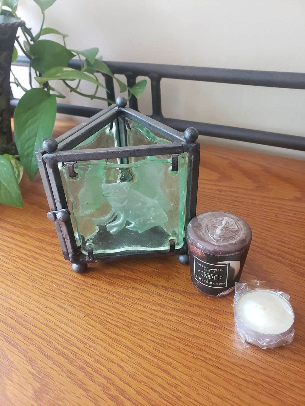Green Frog Glass Tealight Candle Holder with Iron Frame